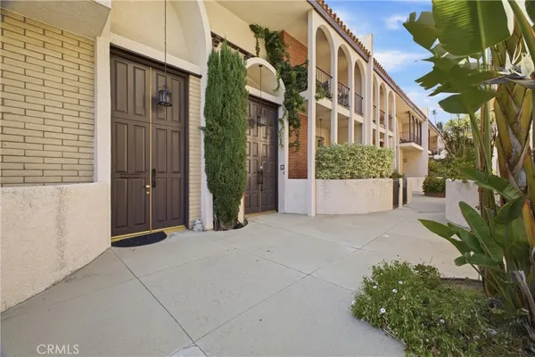 $720,000 | 5477 Nestle Avenue, Unit 11, Tarzana, CA 91356