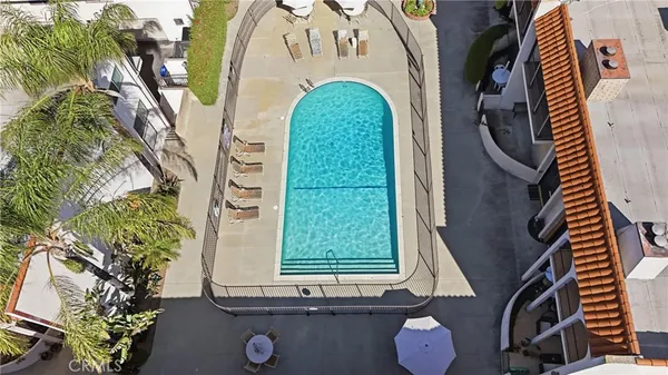 $720,000 | 5477 Nestle Avenue, Unit 11, Tarzana, CA 91356
