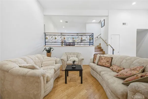 $720,000 | 5477 Nestle Avenue, Unit 11, Tarzana, CA 91356
