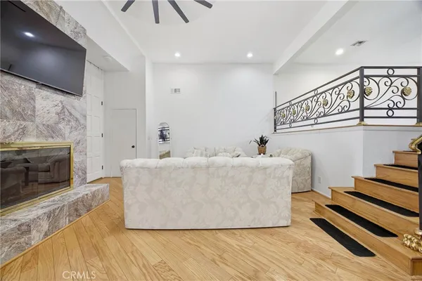 $720,000 | 5477 Nestle Avenue, Unit 11, Tarzana, CA 91356