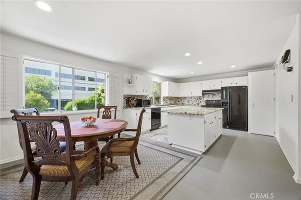 $720,000 | 5477 Nestle Avenue, Unit 11, Tarzana, CA 91356