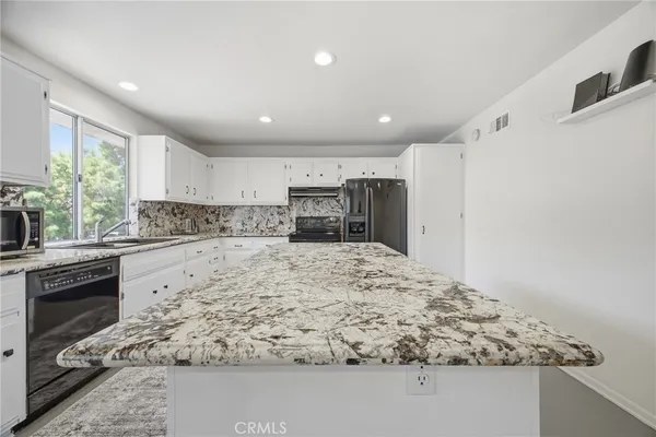 $720,000 | 5477 Nestle Avenue, Unit 11, Tarzana, CA 91356