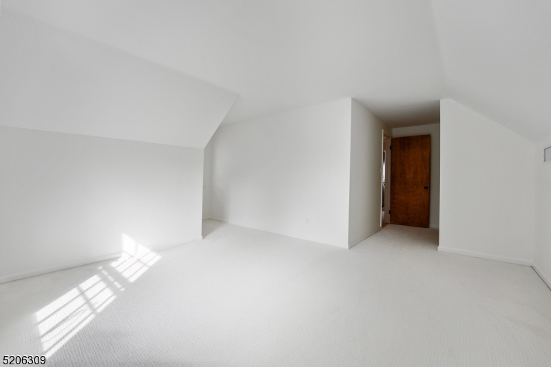 37 Evergreen Road Summit, NJ 07901 - Photo 19 of 28