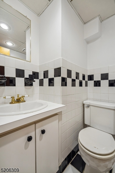 37 Evergreen Road Summit, NJ 07901 - Photo 23 of 28 a bathroom with a sink a toilet a mirror and shower