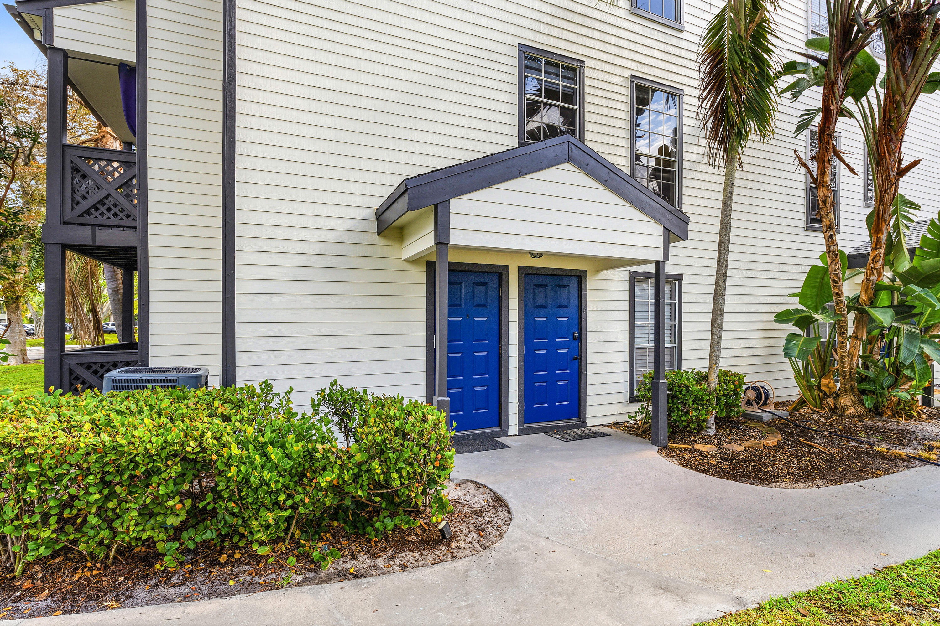 5048 Heatherhill Lane, Unit 1205 Boca Raton, FL 33486 - Photo 3 of 44 a front view of a house with garden