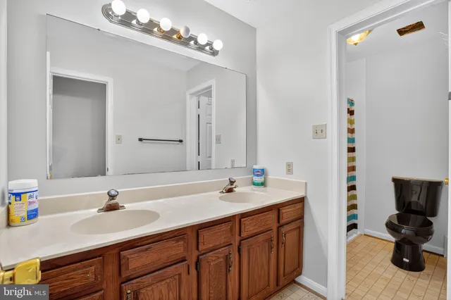 a en suite bathroom with double sink and a mirror