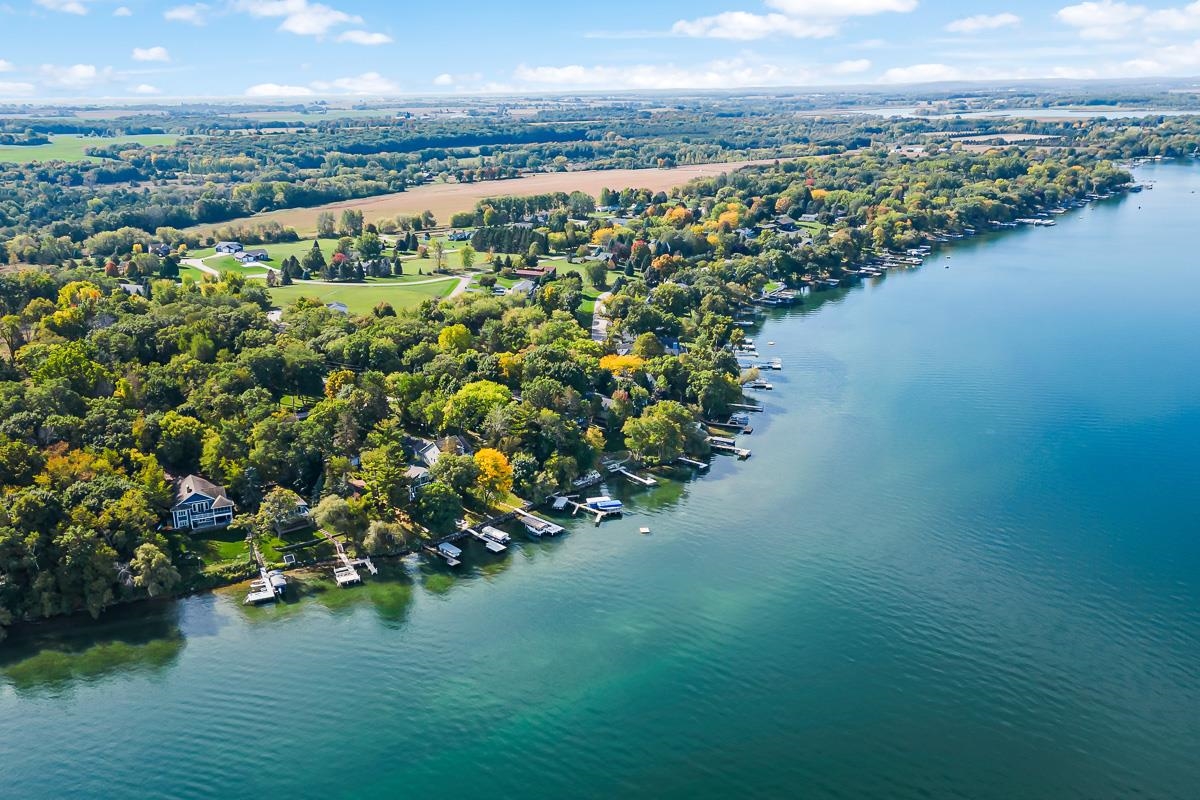 W2600 Oakwood Beach Road Markesan, WI 53946 - Photo 11 of 59