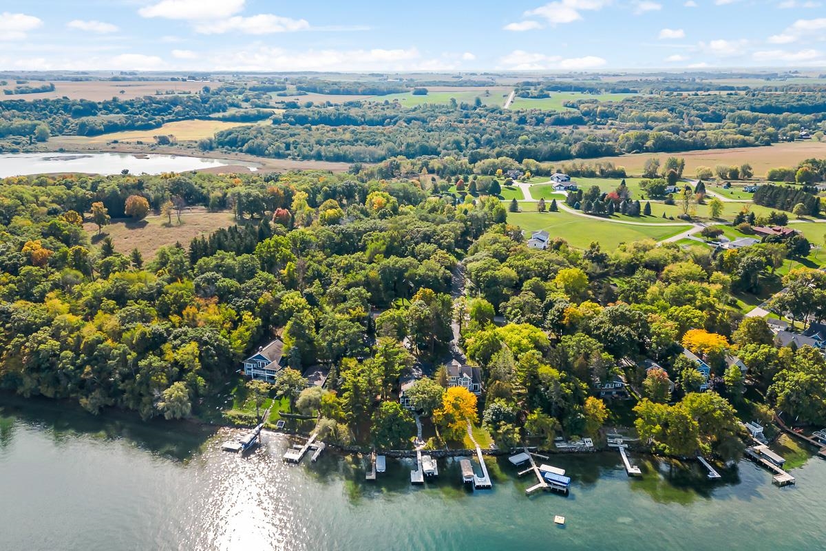 W2600 Oakwood Beach Road Markesan, WI 53946 - Photo 2 of 59