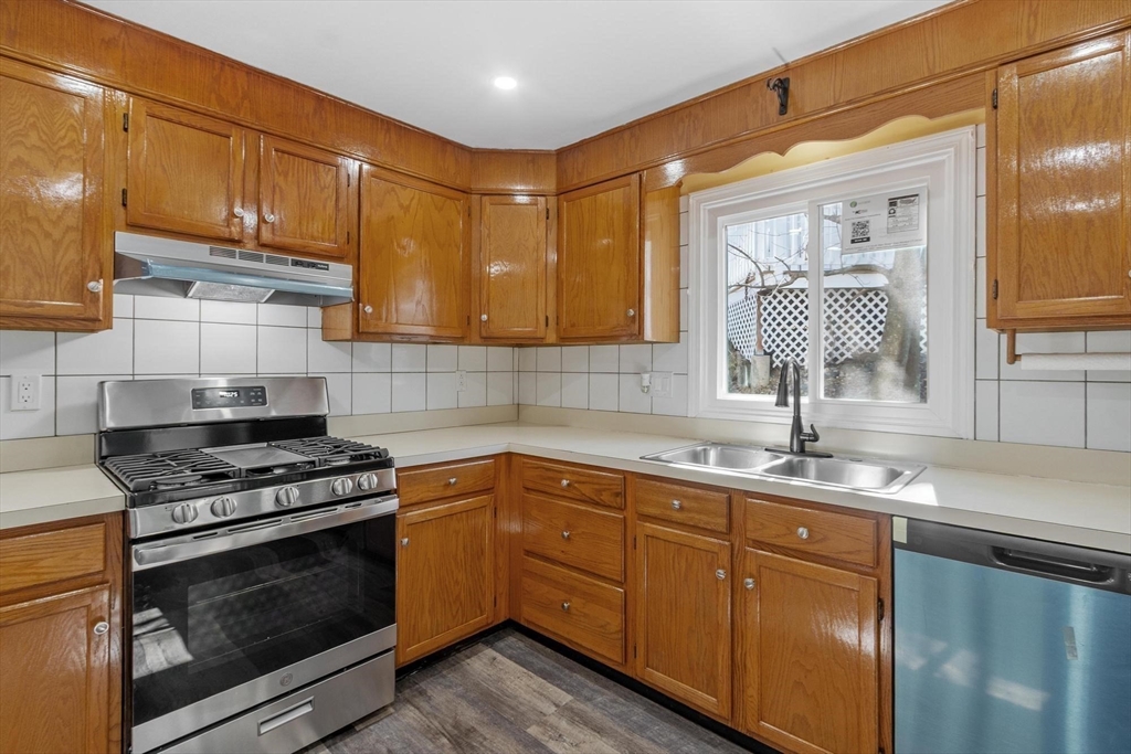 1 Perry Avenue, Unit 1 Lawrence, MA 01841 - Photo 11 of 35