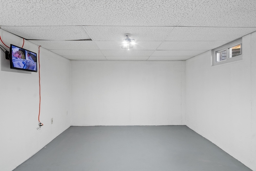 1 Perry Avenue, Unit 1 Lawrence, MA 01841 - Photo 23 of 35