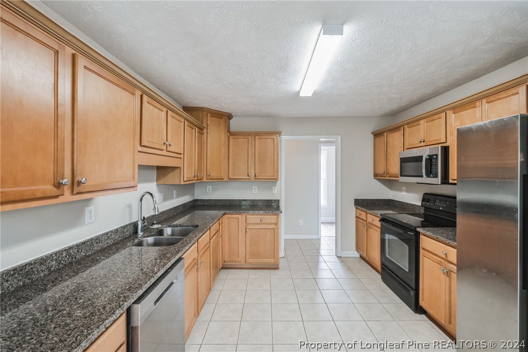 980 Stone Cross Drive Spring Lake, NC 28390 - Photo 4 of 16 Gallery Image 4