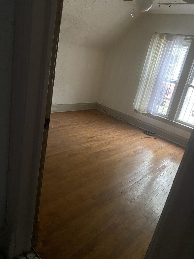 8153 South Exchange Avenue Chicago, IL 60617 - Photo 2 of 8