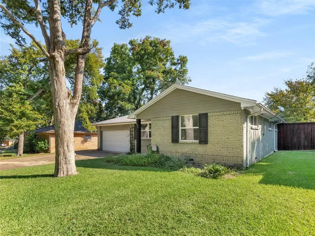 $369,500 | 2342 Fenestra Drive, Dallas, TX 75228