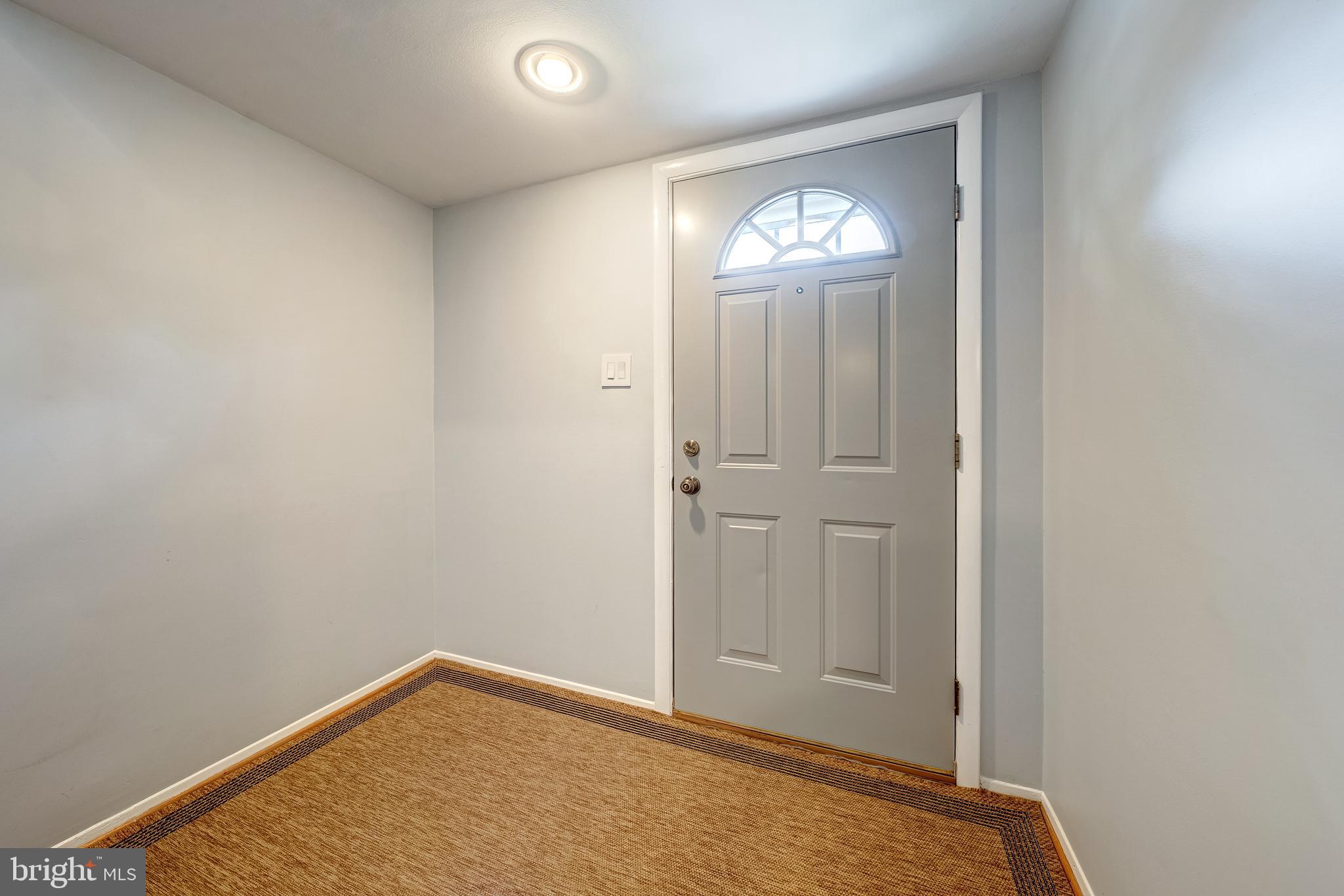 4159 Novar Drive Chantilly, VA 20151 - Photo 3 of 32