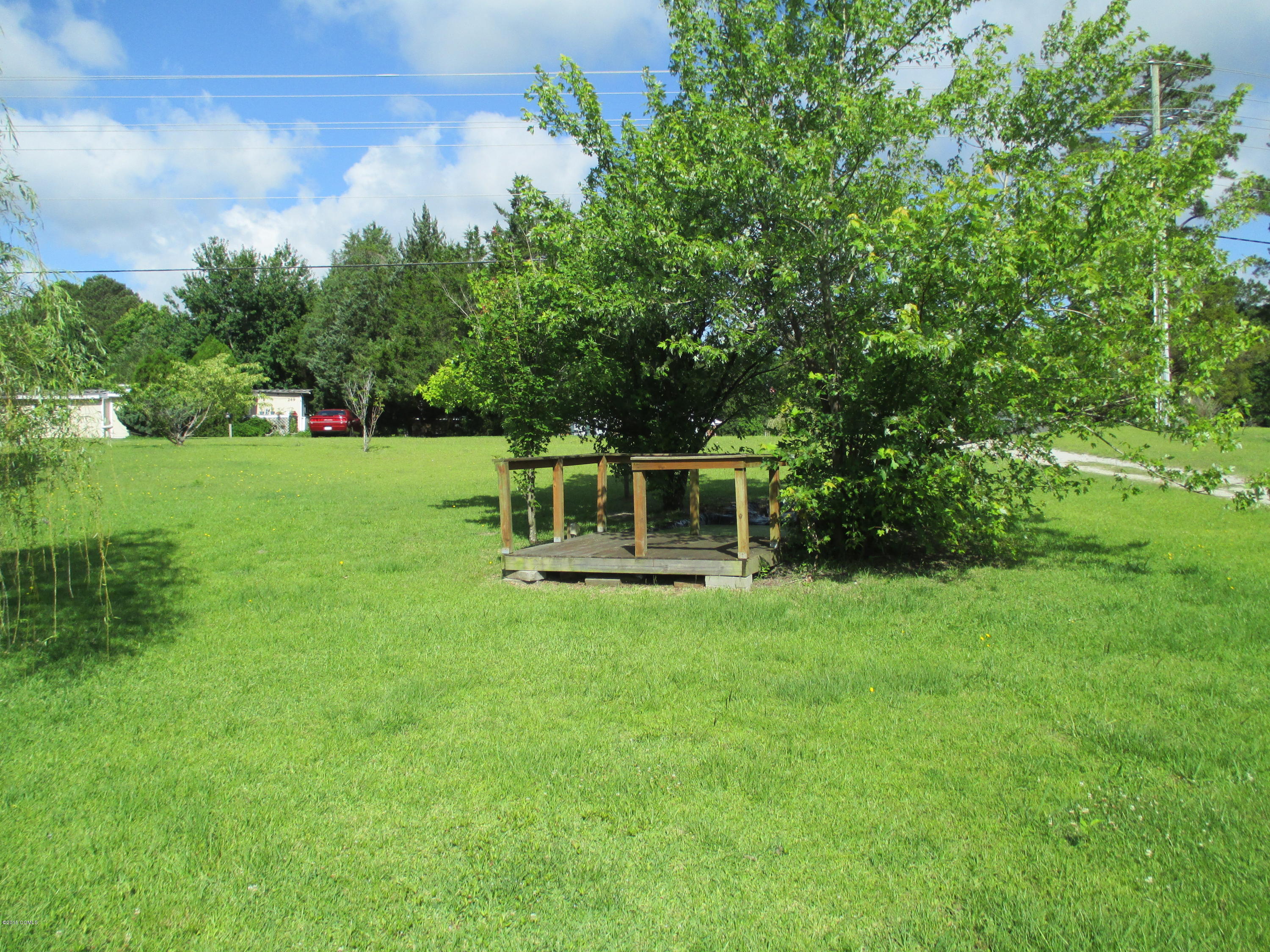 252 Norris Road Swansboro, NC 28584 - Photo 2 of 20 252deck