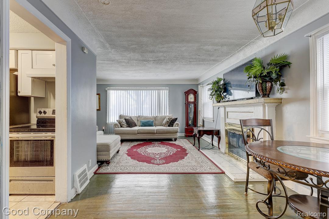 18669 Coyle Street Detroit, MI 48235 - Photo 10 of 41 18669 Coyle St.-08.jpg
