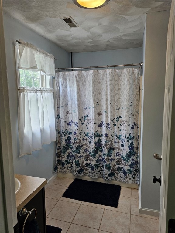 3 Bank Street Cranston, RI 02920 - Photo 20 of 45 2nd floor shower/tub