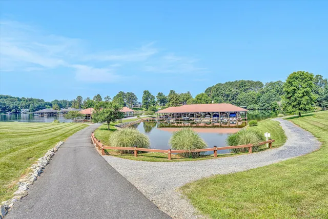 $849,950 | 1066 Siesta Key Court, Moneta, VA 24121
