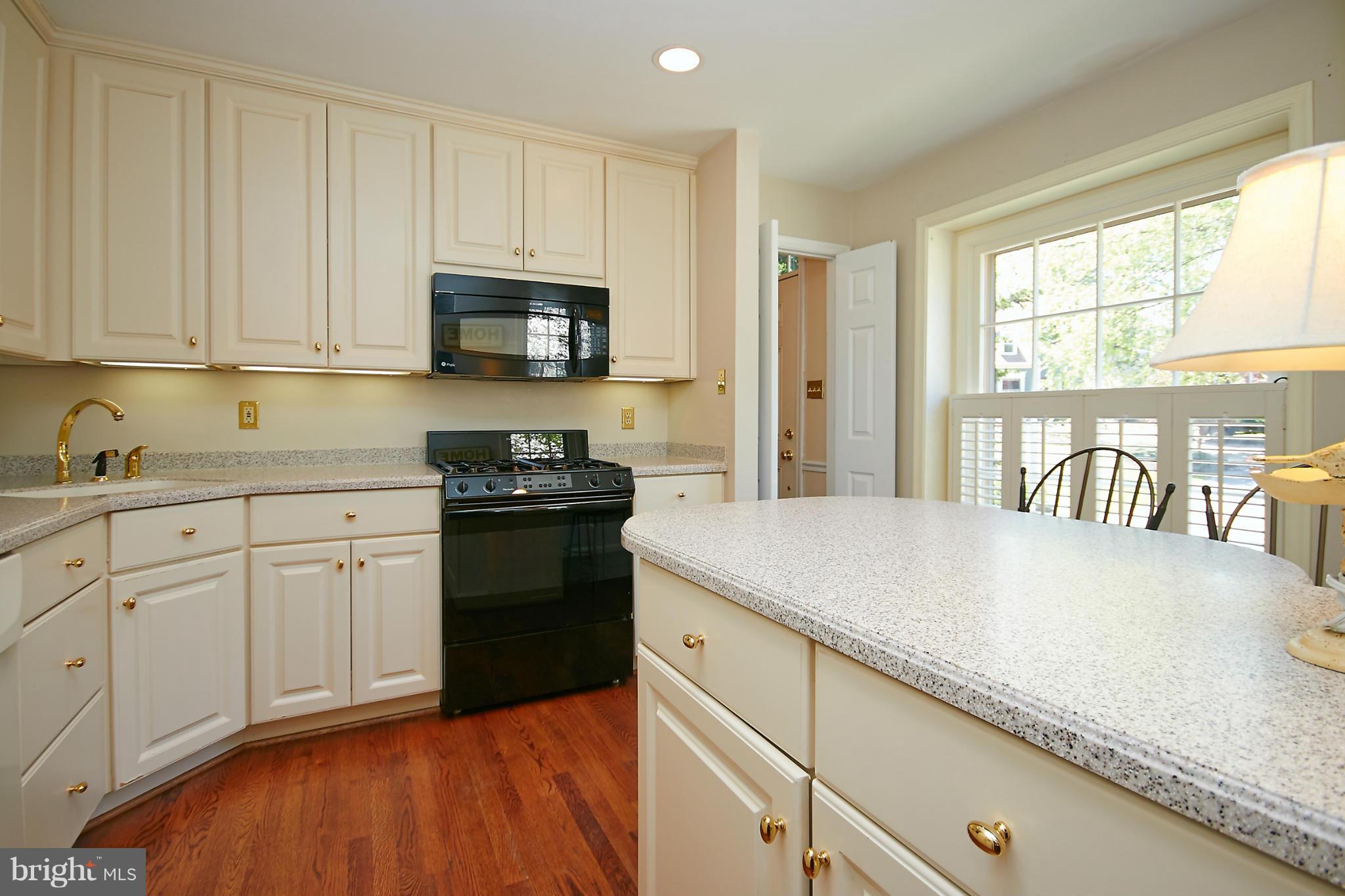 11685 Stockbridge Lane Reston, VA 20194 - Photo 2 of 23 Kitchen