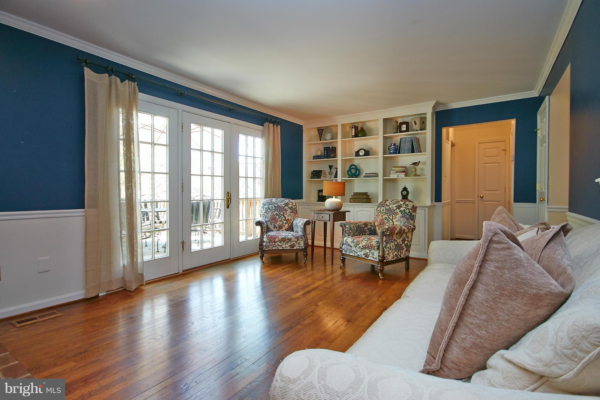 11685 Stockbridge Lane Reston, VA 20194 - Photo 7 of 23 Living Room