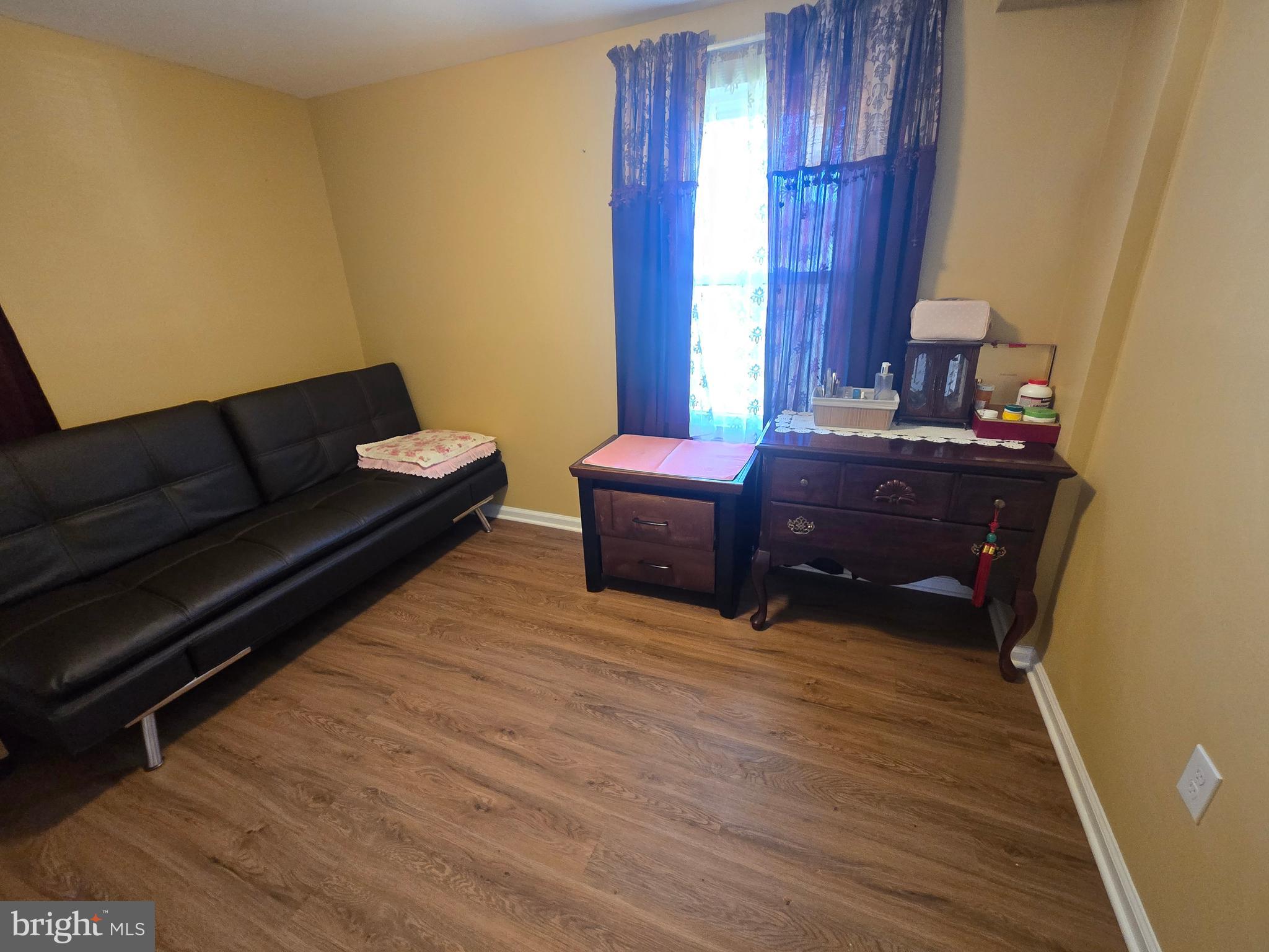 194 Atlantic Avenue Hamilton, NJ 08609 - Photo 16 of 43 a living room with furniture and a window