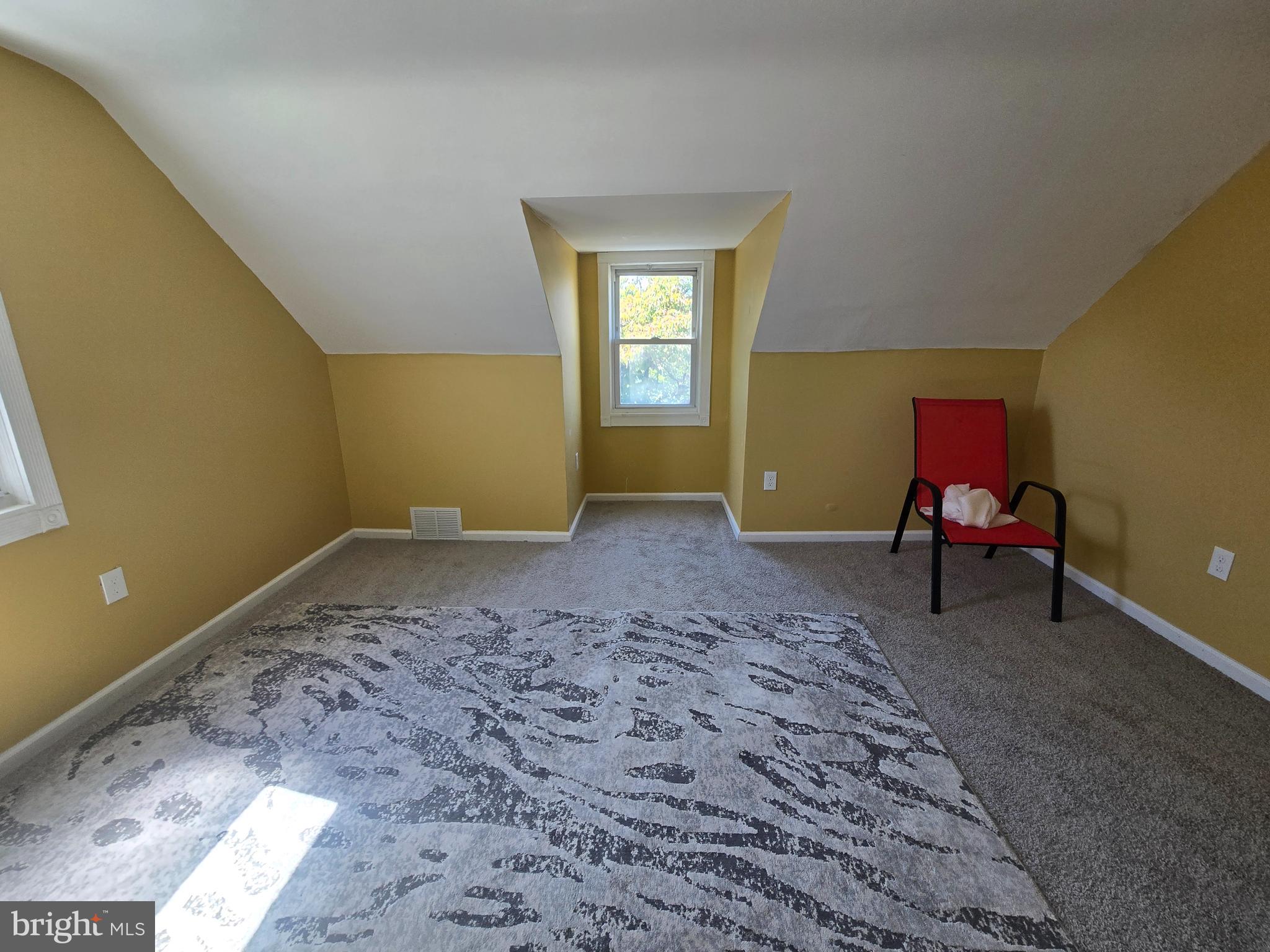 194 Atlantic Avenue Hamilton, NJ 08609 - Photo 25 of 43 a room that has a couch in it