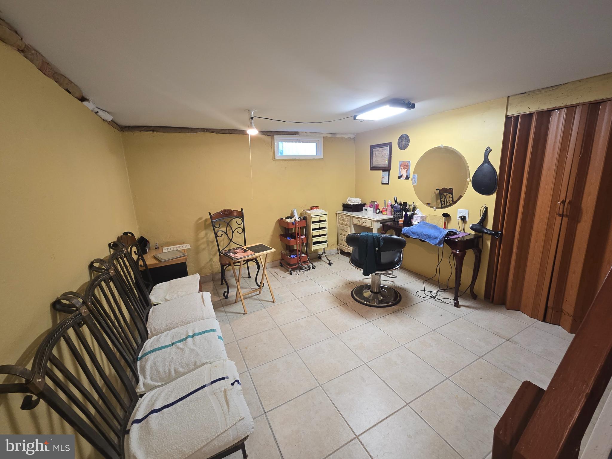 194 Atlantic Avenue Hamilton, NJ 08609 - Photo 38 of 43 a living room with furniture and a wooden floor