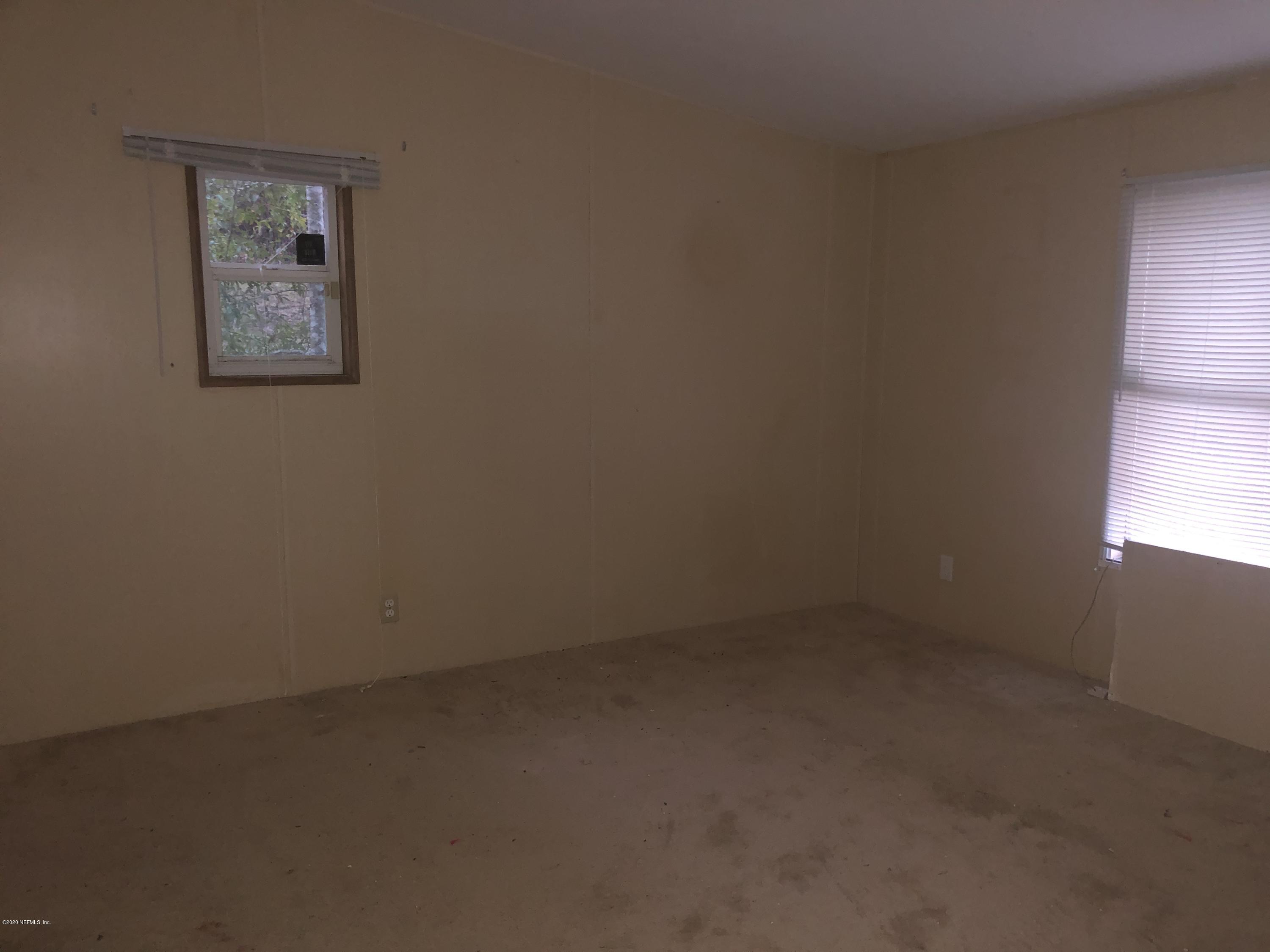 6790 Deer Springs Road Keystone Heights, FL 32656 - Photo 8 of 9 an empty room with a window
