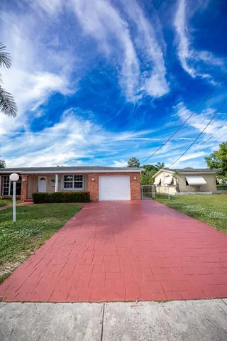 a view of a backyard of the house