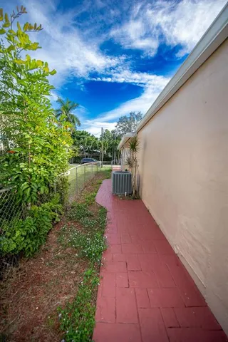 a view of a pathway with a yard