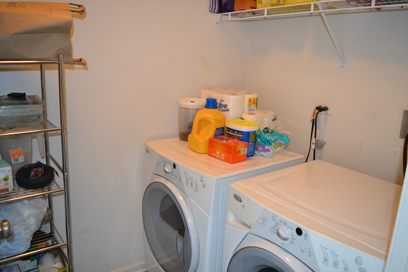 3372 Cameron Drive Elgin, IL 60124 - Photo 15 of 18 a utility room with dryer and washer