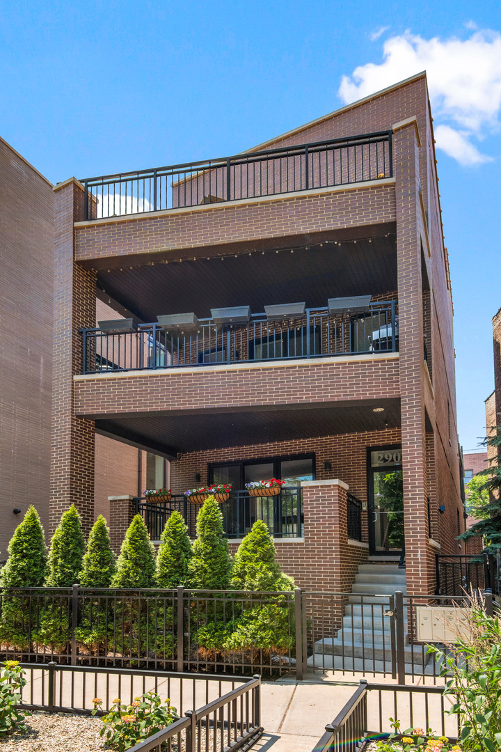 2908 North Burling Street, Unit 3 Chicago, IL 60657 - Photo 1 of 22
