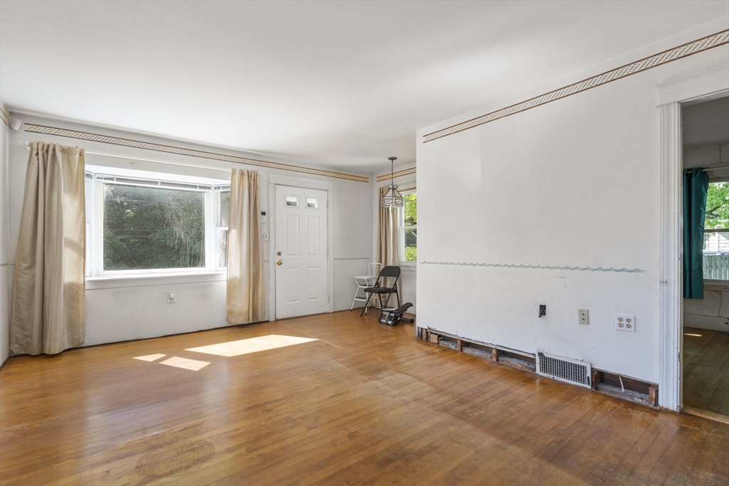 14 Saybrook Road Worcester, MA 01604 - Photo 3 of 15