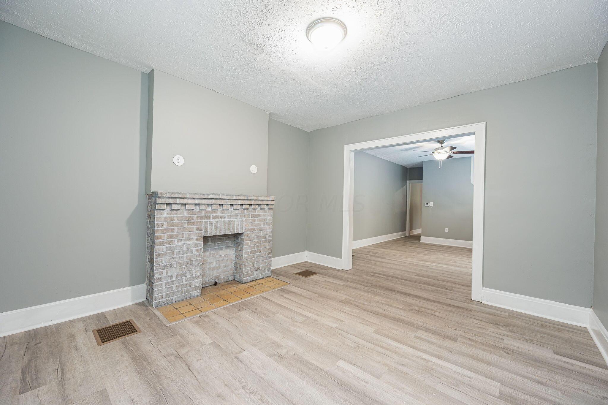 979-981 Lockbourne Road Columbus, OH 43206 - Photo 7 of 19 14-web-or-mls-979-981 Lockbourne Rd 014