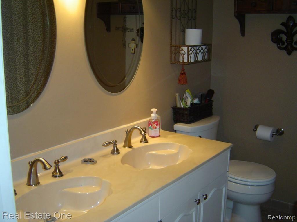 5652 Thorny Ash Road Rochester, MI 48306 - Photo 23 of 35 Thorny Ash 030.jpg