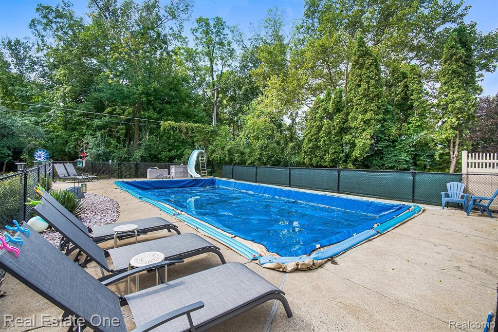 33821 Argonne Road Farmington Hills, MI 48335 - Photo 24 of 39