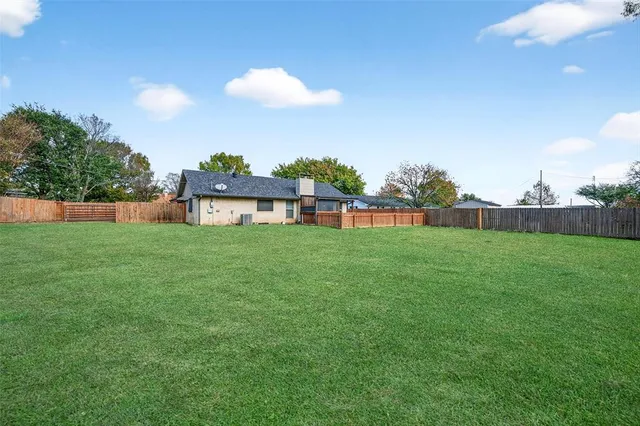 a view of a house with a backyard