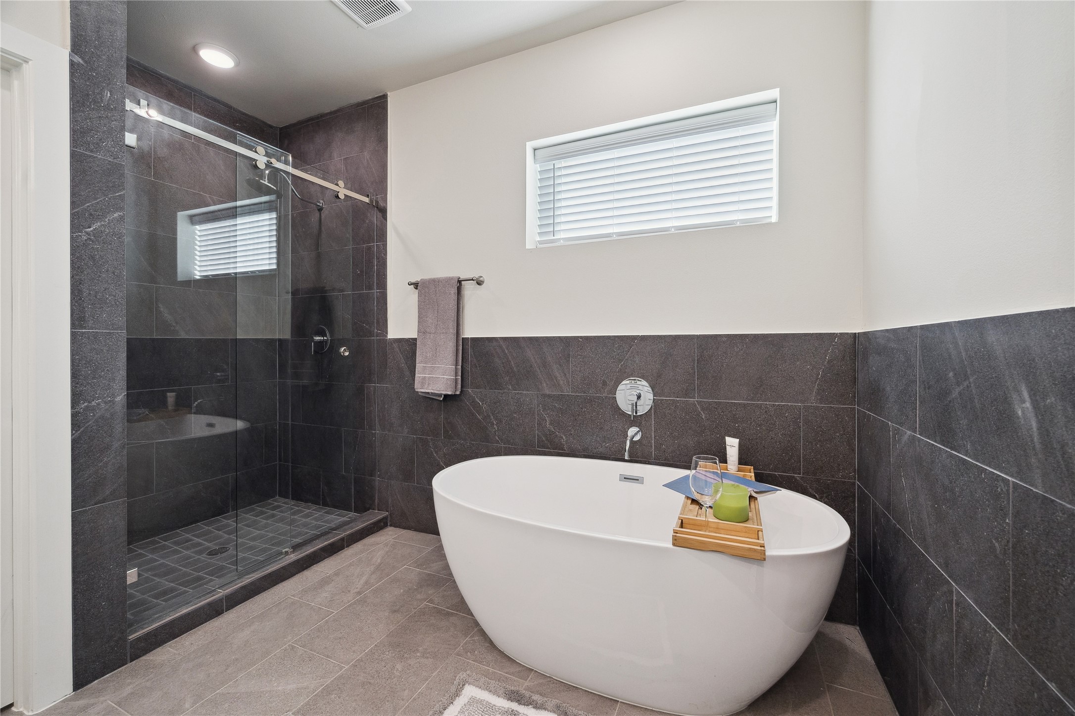 3061 Hicks Street Houston, TX 77007 - Photo 13 of 20
Representative photo. Layout and selections may vary.