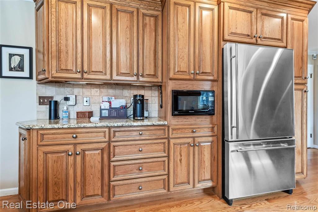 2477 Blockton Road Rochester Hills, MI 48306 - Photo 3 of 26