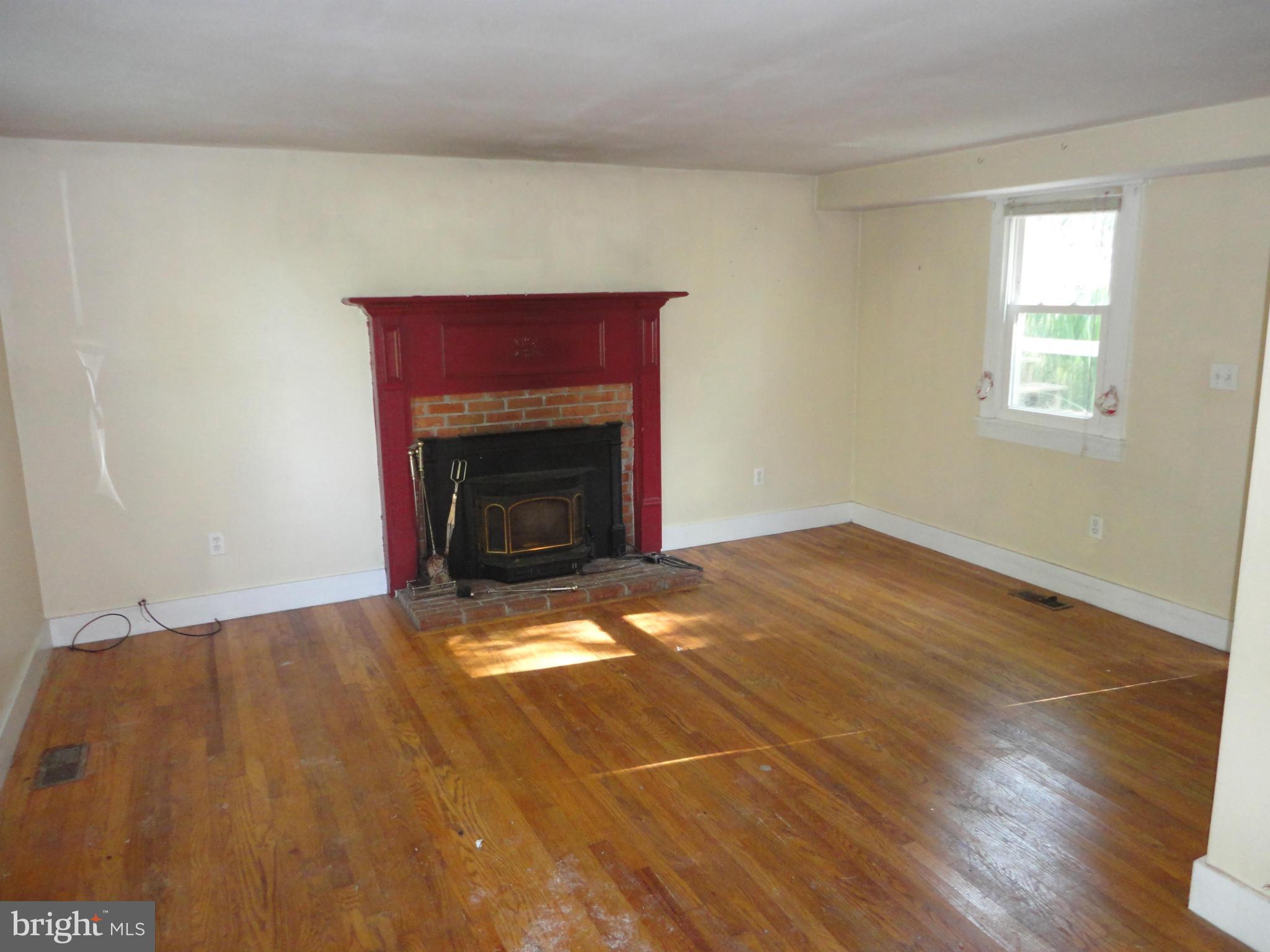 14637 Thornton Mill Road Sparks, MD 21152 - Photo 4 of 18 Living Room
