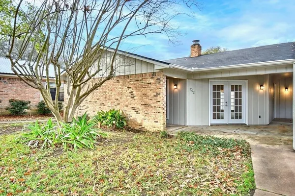 $199,900 | 702 South Chappell Hill Street, Brenham, TX 77833