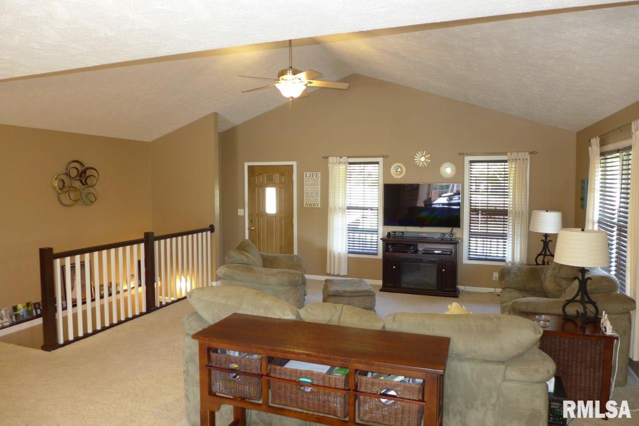10 Greenbriar Road Mackinaw, IL 61755 - Photo 3 of 35