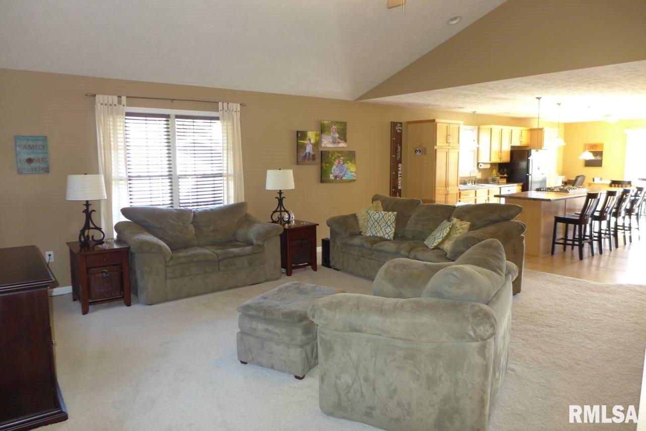 10 Greenbriar Road Mackinaw, IL 61755 - Photo 5 of 35