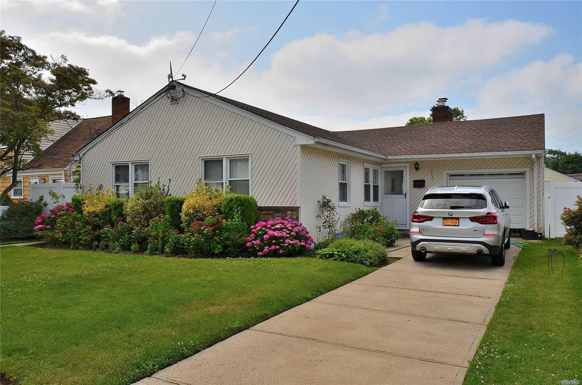 960 Henhawk Road Baldwin, NY 11510 - Photo 1 of 1 Gallery Image 1