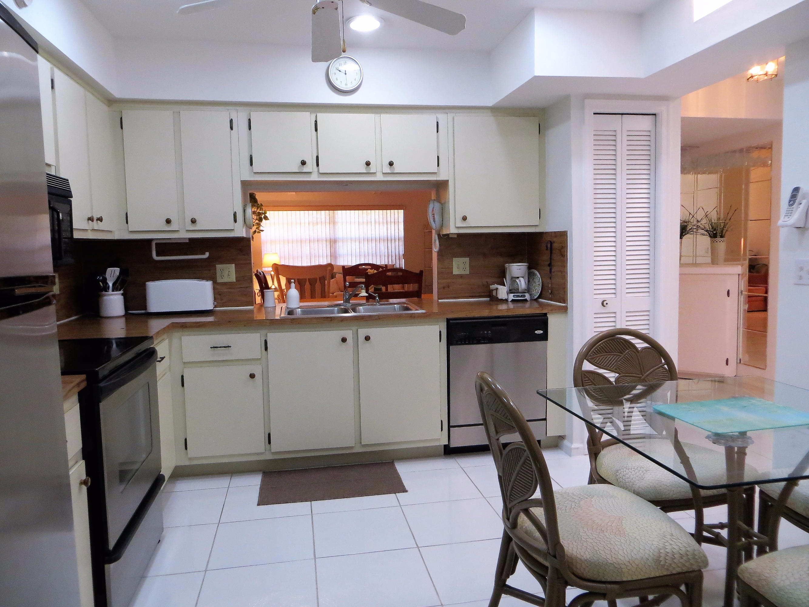 7 Ridge Pointe Drive, Unit E Boynton Beach, FL 33435 - Photo 7 of 30 Kitchen