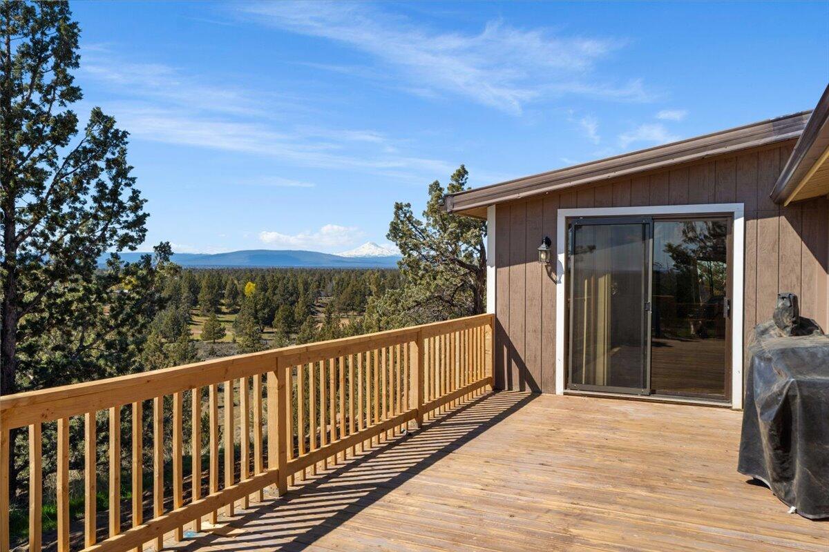 16702 Southwest Steelhead Road Terrebonne, OR 97760 - Photo 7 of 47 17-Back Deck