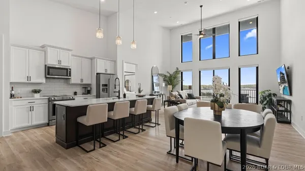 $1,150,000 | 182 Havens Place Drive, Unit 5C, Four Seasons, MO 65049