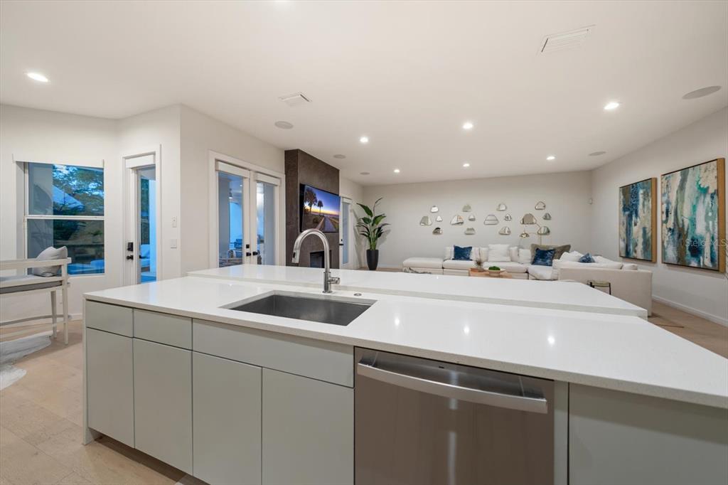 3901 West Granada Street Tampa, FL 33629 - Photo 12 of 45 a kitchen with sink and mirror