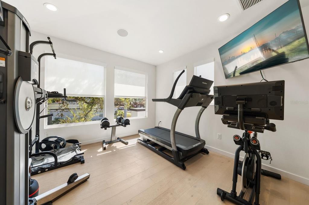 3901 West Granada Street Tampa, FL 33629 - Photo 30 of 45 a room with gym equipment and large mirror