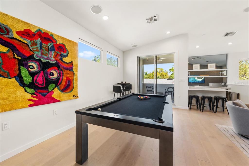 3901 West Granada Street Tampa, FL 33629 - Photo 32 of 45 a room with furniture and window